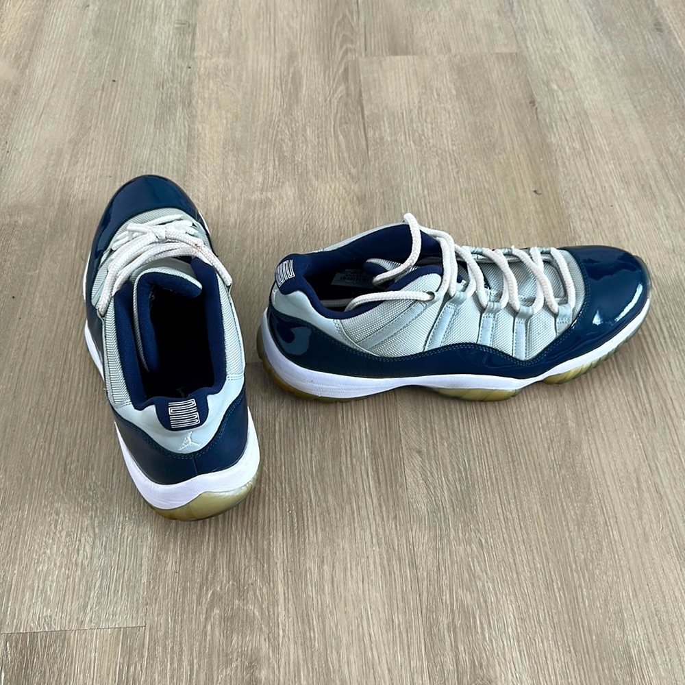 Men’s jordan XI low Georgetown size 12